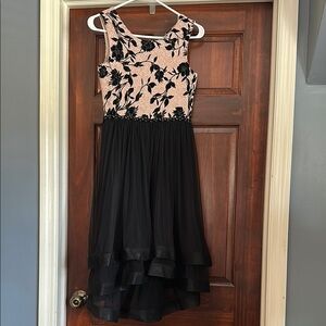 Like new never been worn Speechless Kids size 16 beautiful mixed fabric dress.